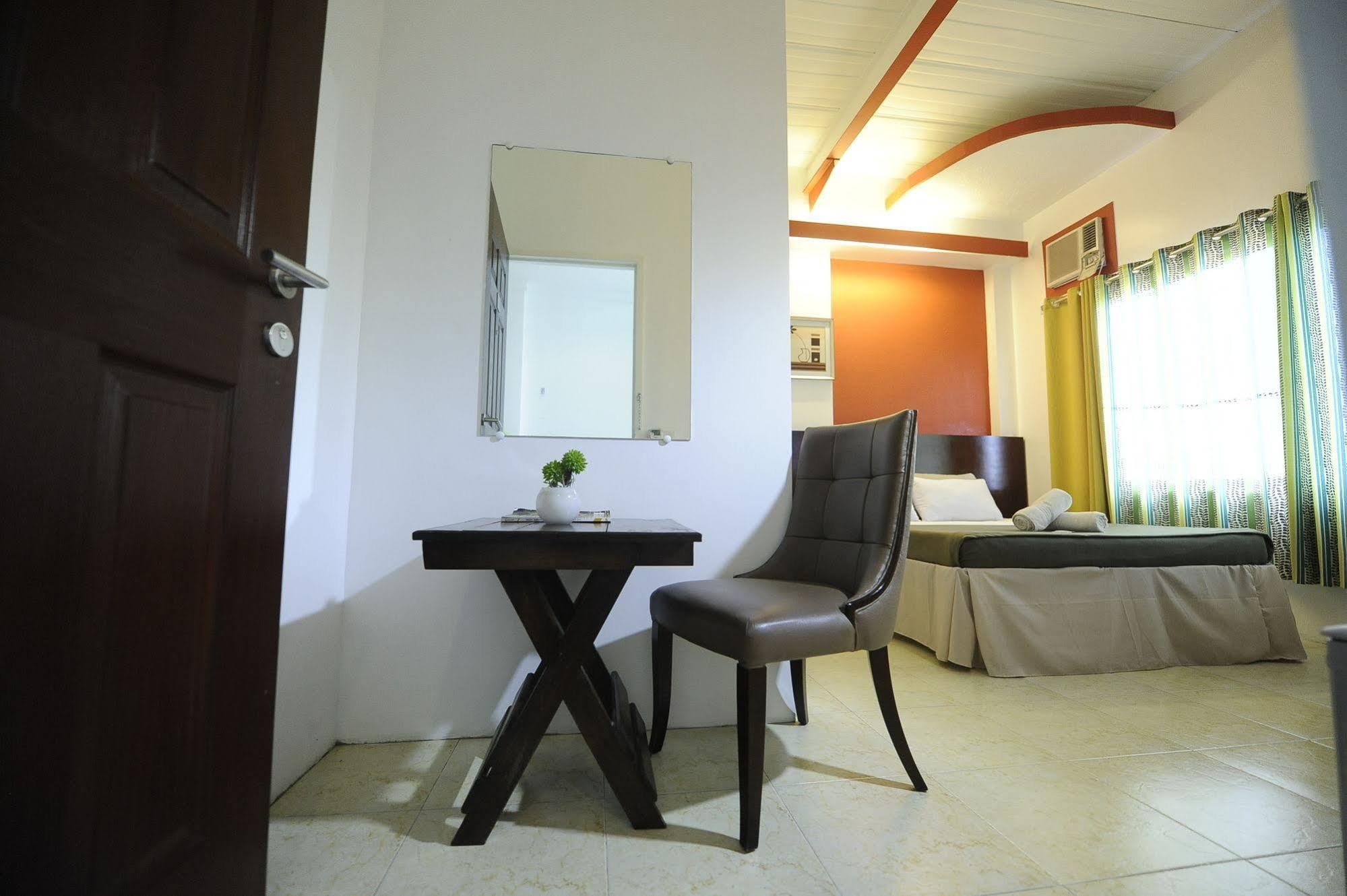 First Pacific Inn Davao City Buitenkant foto