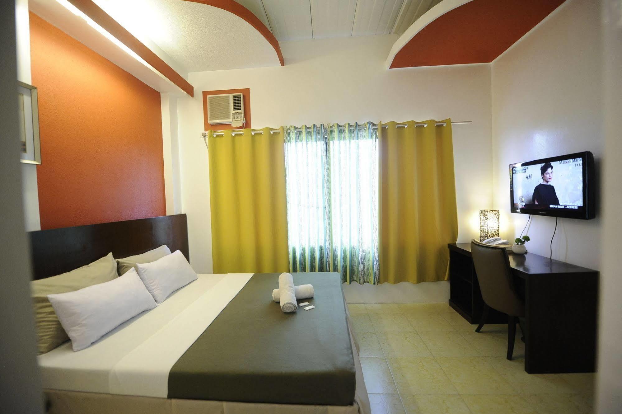 First Pacific Inn Davao City Buitenkant foto